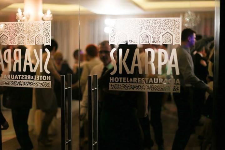 Отели типа «постель и завтрак» Hotel Skarpa Сейны